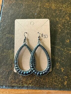 Teardrop Openwork Dangle Earrings in Dark Gunmetal